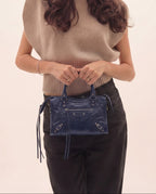 Bolso de piel pequeño con asa larga