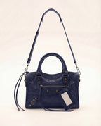 Bolso de piel pequeño con asa larga