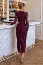 Vestido midi de encaje con abertura lateral en ciruela