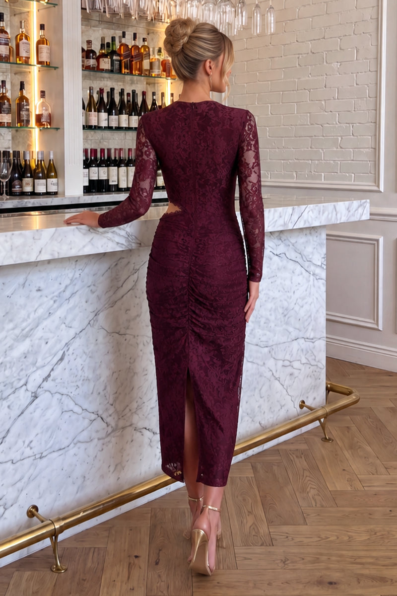 Vestido midi de encaje con abertura lateral en ciruela