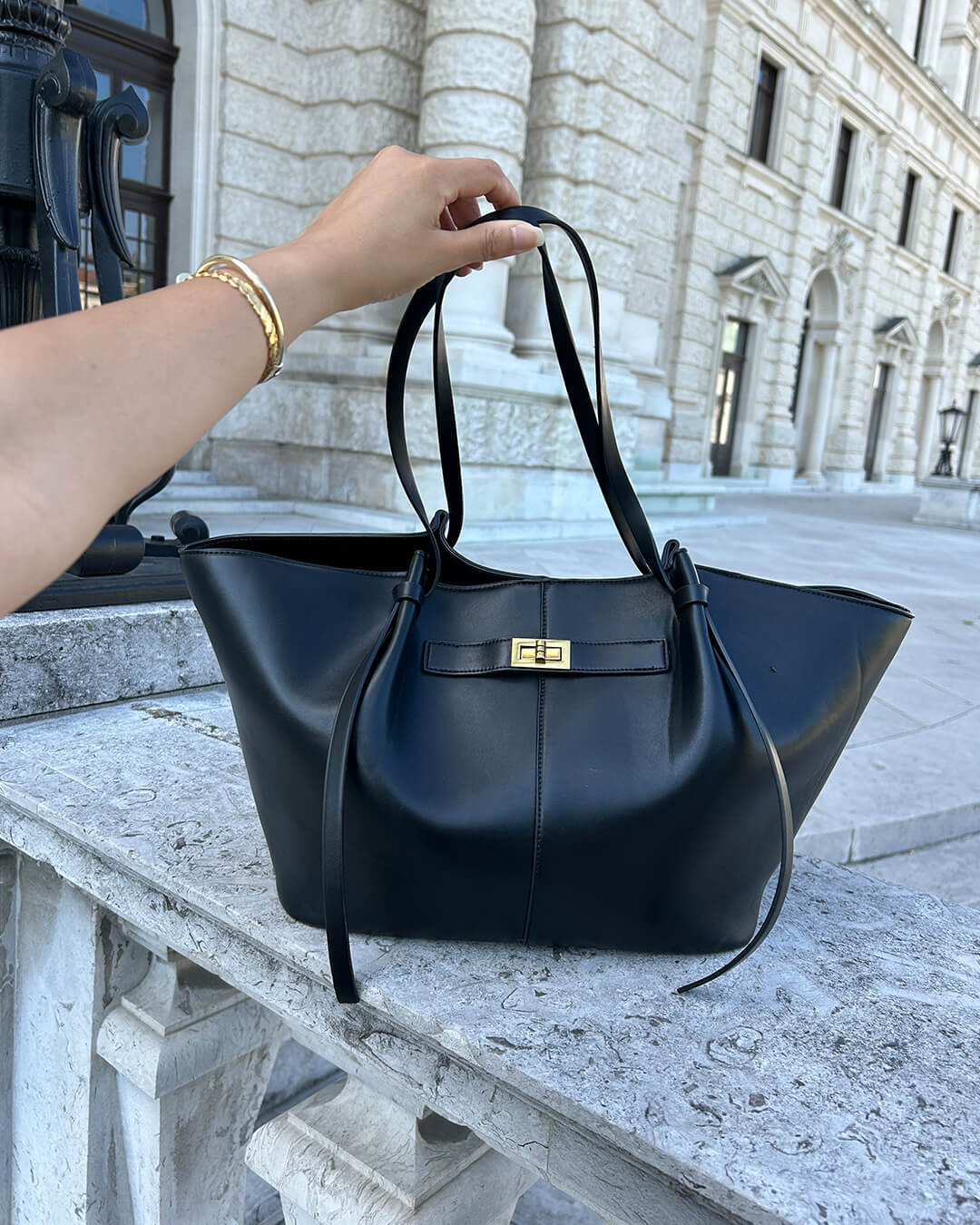 Bolso shopper con cierre dorado