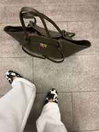 Bolso shopper con cierre dorado